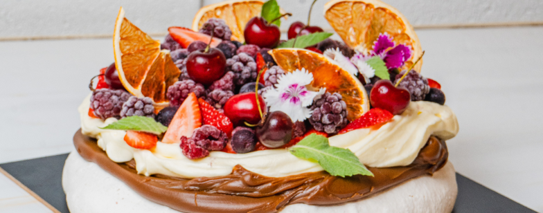 Imagen de fondo de una pavlova de Martti Pasteleria